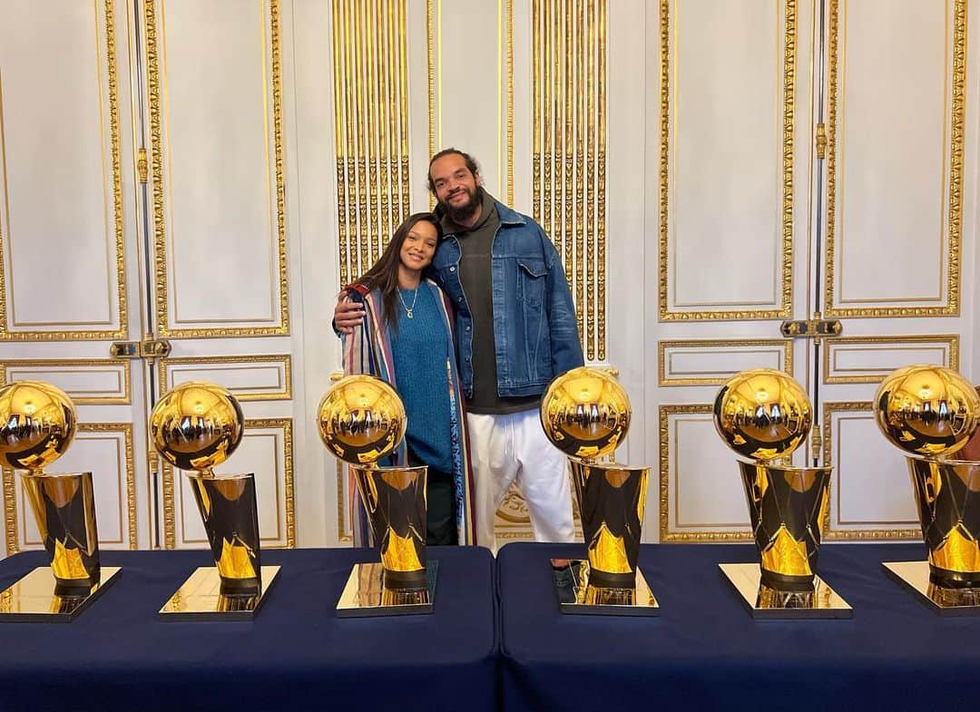 のインスタグラム：「I lied to my wife and told her I won six. @laisribeiro @chicagobulls」