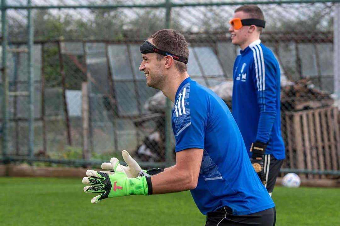 クシシュトフ・カミンスキーさんのインスタグラム写真 - (クシシュトフ・カミンスキーInstagram)「Pracy ciąg dalszy ⚽️🧤🕶🎾🏉  🧤 @t1tan_pl」1月18日 2時18分 - 21kamyk