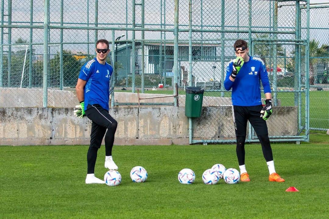 クシシュトフ・カミンスキーさんのインスタグラム写真 - (クシシュトフ・カミンスキーInstagram)「Pracy ciąg dalszy ⚽️🧤🕶🎾🏉  🧤 @t1tan_pl」1月18日 2時18分 - 21kamyk