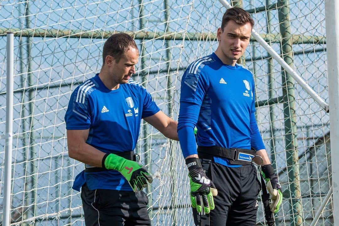 クシシュトフ・カミンスキーさんのインスタグラム写真 - (クシシュトフ・カミンスキーInstagram)「Pracy ciąg dalszy ⚽️🧤🕶🎾🏉  🧤 @t1tan_pl」1月18日 2時18分 - 21kamyk