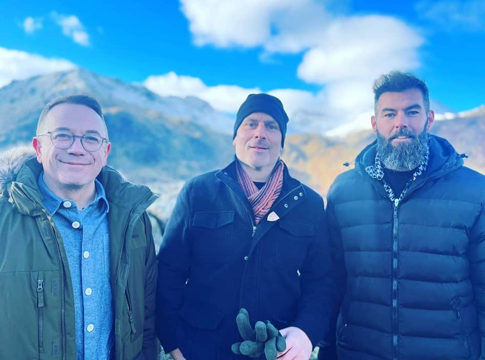 ジョー・レドリーさんのインスタグラム写真 - (ジョー・レドリーInstagram)「Diwrnod 2 ✅ Mynyddoedd a Gwin 🏔️ 🍷   Day 2 ✅ Mountains and wine 🏔️ 🍷   #IaithArDaith @S4C @s4cdysgucymraeg」1月18日 2時53分 - joe16led