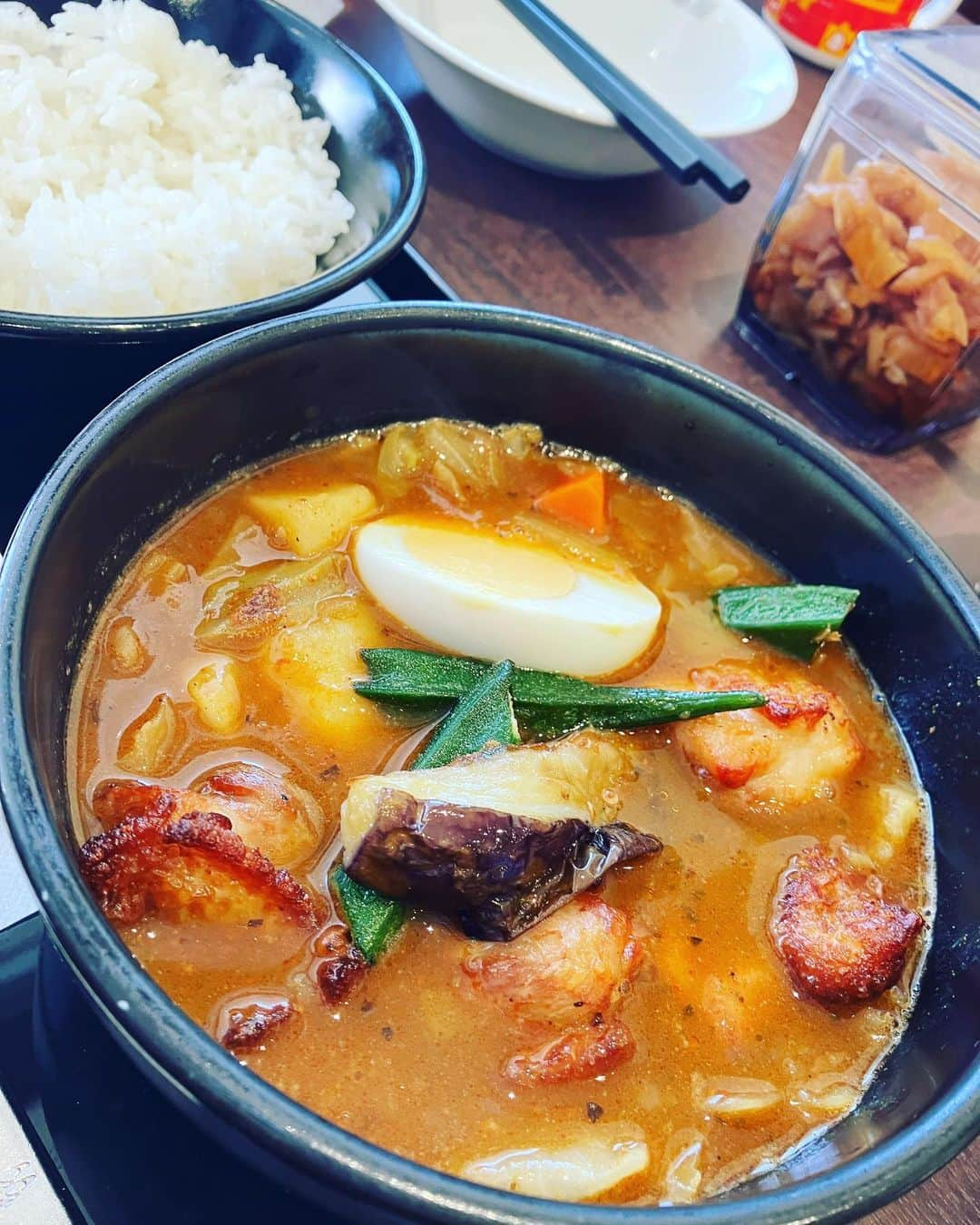 右手愛美さんのインスタグラム写真 - (右手愛美Instagram)「CoCo壱の変わり種カレーが好きです🤤🍛💕 • • • 今のグリルチキンスープカレー3辛にしたら、めちゃくちゃ本格的な味になって最高でした💛 #CoCo壱 #名古屋発 #スープカレー #辛いの好き」1月18日 15時20分 - utemanami