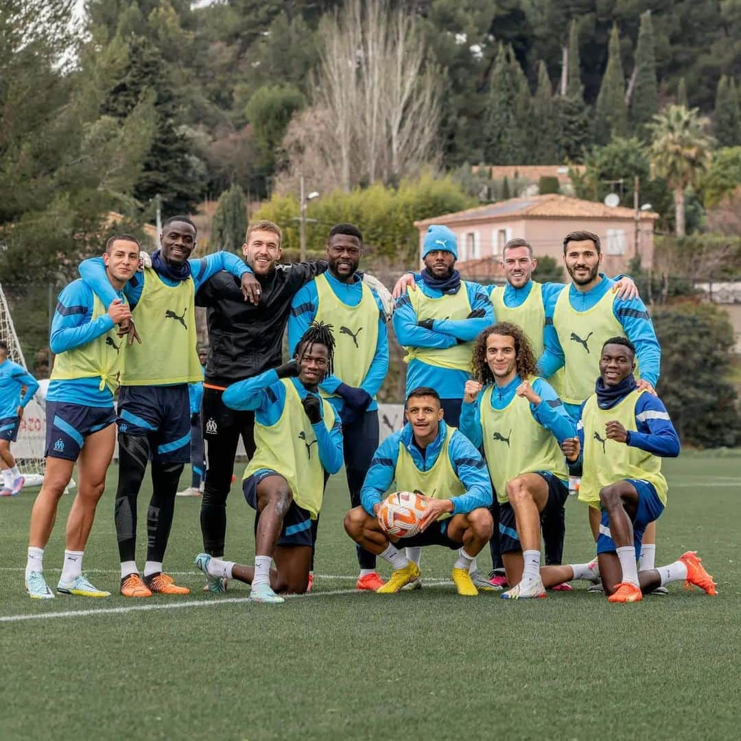 エリック・バイリーさんのインスタグラム写真 - (エリック・バイリーInstagram)「Winning team! 🤘🏾🔵⚪」1月18日 6時49分 - ericbailly24