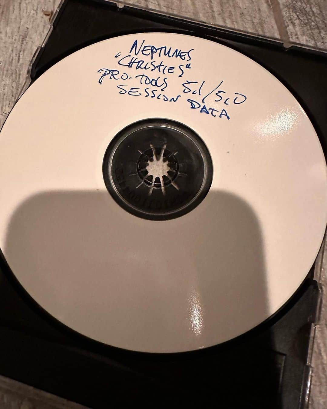 ジャスト・ブレイズのインスタグラム：「Back at storage cleaning out. Found some heavy sessions today.  Last slide is a doozy. RIP @staticmajor_ and our brother Kamel.  Cc @shwoodley1 @youngguru763」