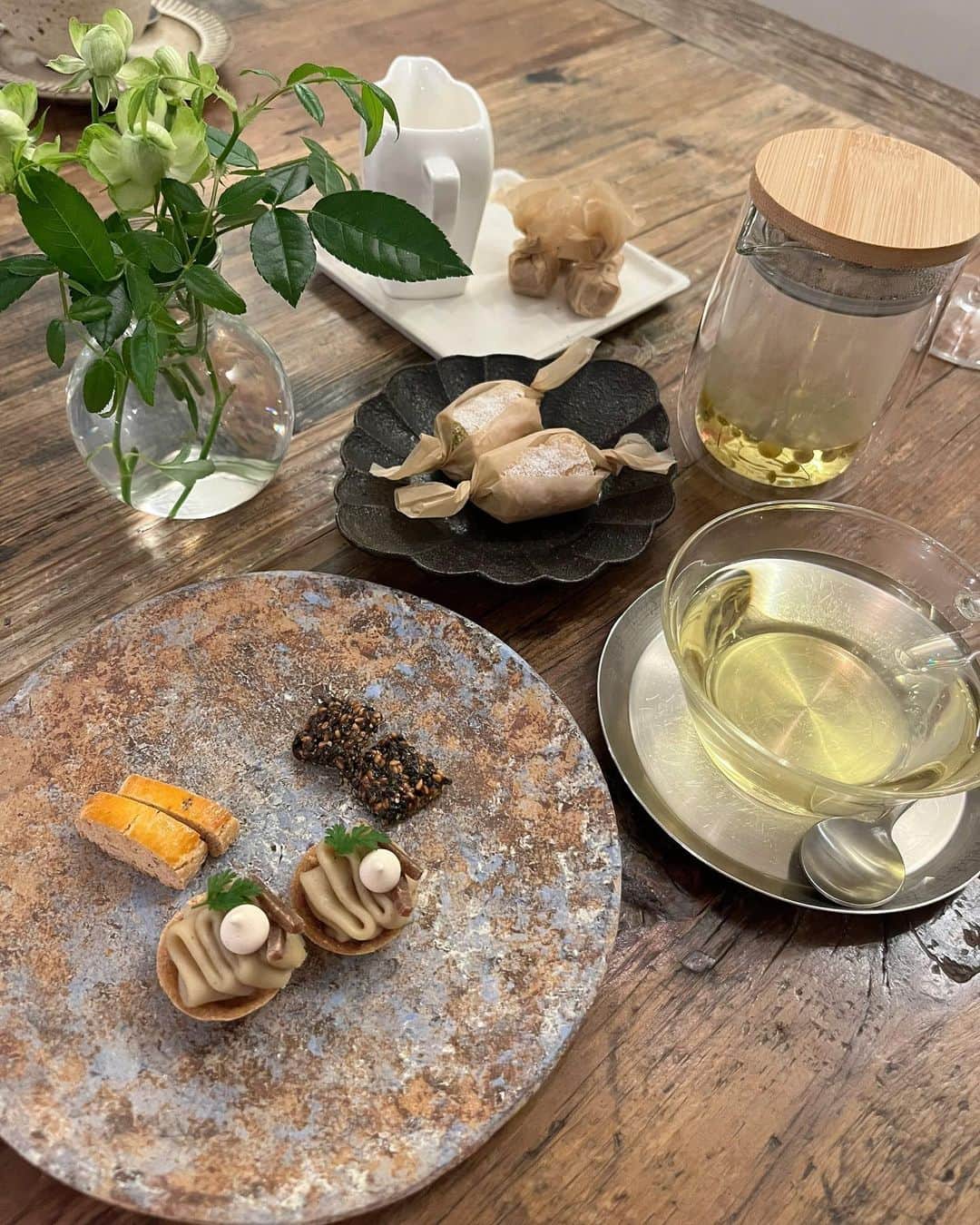 のインスタグラム：「. #🍽 愛知県はいいところ🥹🫶🏻💕 最近カモミールにハマってます🌼 #地産地消 #豊川 #GITA」