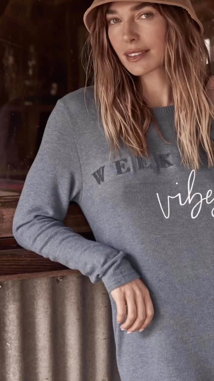 アシュリー・ハートのインスタグラム：「@gingerlillysleepwear X Hart... A collaboration almost a decade in the making 🥰  Aiming to channel these 'vibes' today...   Choosing 'peace' amongst the turbulence and 'confidence' in the uncertainty.   Who's with me?」