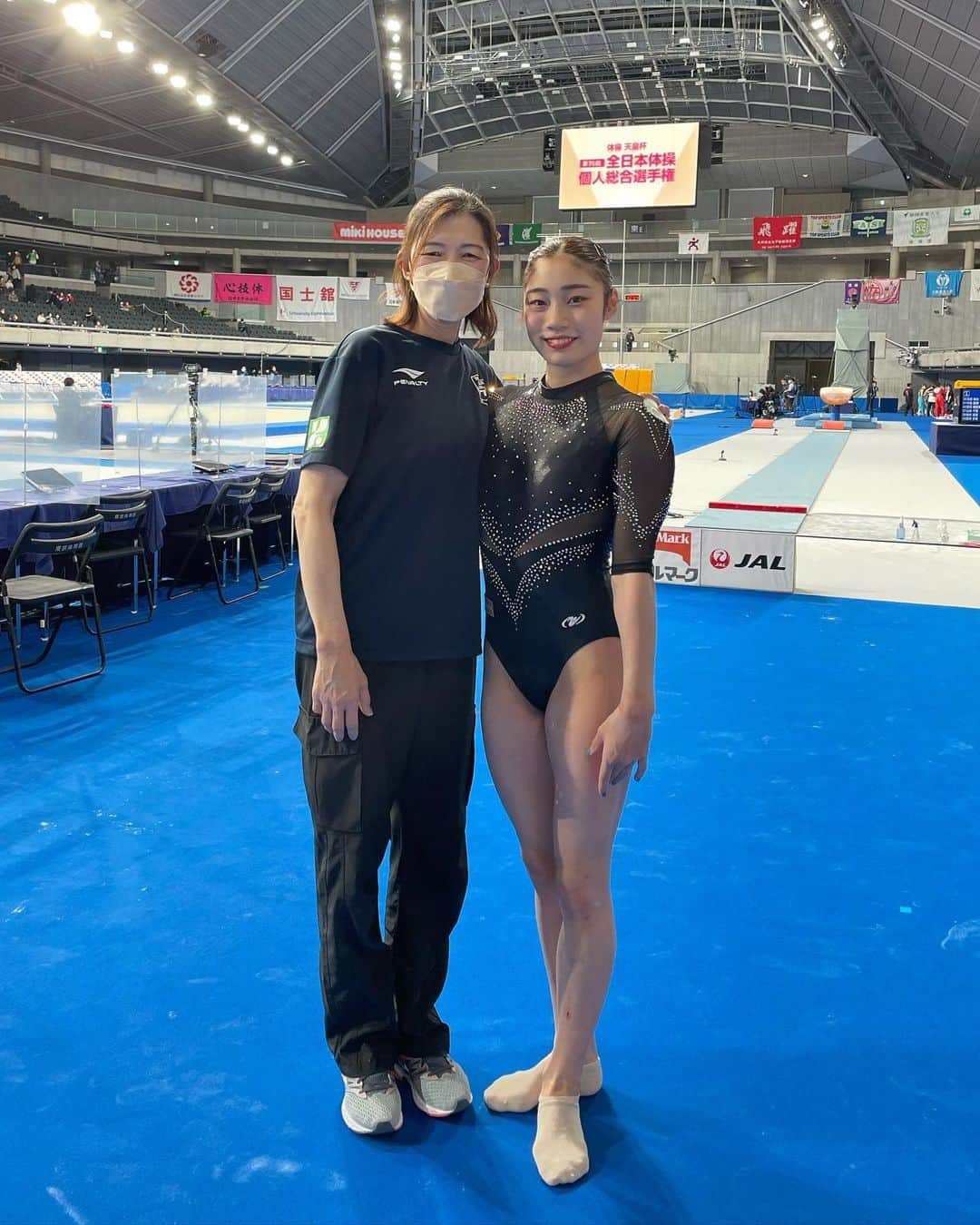 のインスタグラム：「玲子先生・母お誕生日おめでとうございます。 ありがとうじゃ足りないくらいありがとう。 今年は体操人生でいちばん最高だった！って言ってもらえるようにします。これからもよろしくお願いします。 あと、大好き。  Happy birthday my mother, and my coach！」