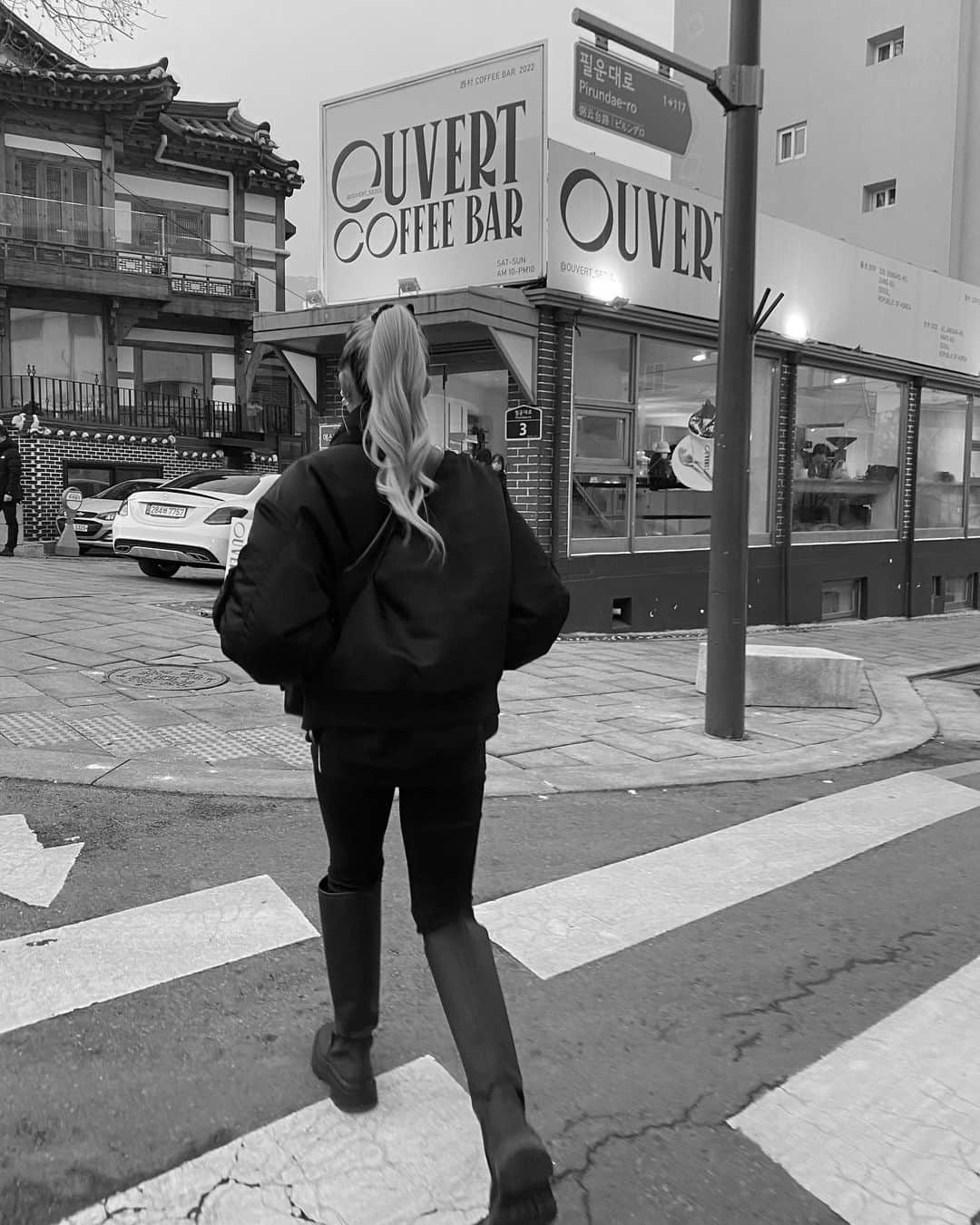 のインスタグラム：「⁡ 🫗 OUVERT SEOUL 　　@ouvert_seoul  ⁡ たくさんカフェを調べて全部は行けないから、 どうしても行きたいカフェを選んで、ここのカフェに!! ⁡ 本当は、フードメニューも食べたかったけど来る前のご飯でお腹いっぱいに🍚 ⁡ YouTube用にVLOGたくさん撮ったので、アップするの楽しみ！🤍 　　 ⁡ #韓国　#韓国ご飯　#ソウル　#韓国カフェ」
