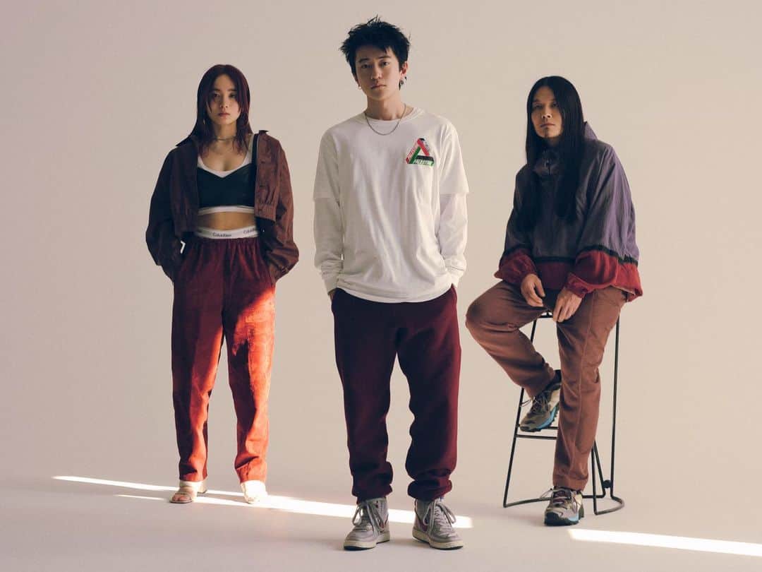 福永浩平のインスタグラム：「本日2023年1月18日新曲『paradigm』がリリースされました。🕊🕊🕊 結成10周年の記念すべき一曲目は大好きなmabanuaさんと作らせて頂きました。👏🏿 Sax/Trumpet には MELRAW の安藤康平さんに参加してもらってます。👏🏿  SpotifyではプレイリストSoul Music Japanのプレイリストカバーに選んで頂きました。🌬❤️‍🔥  かっけえ曲なんでみんないっぱい聴いてね。📡⚡︎⚡︎  #雨のパレード」