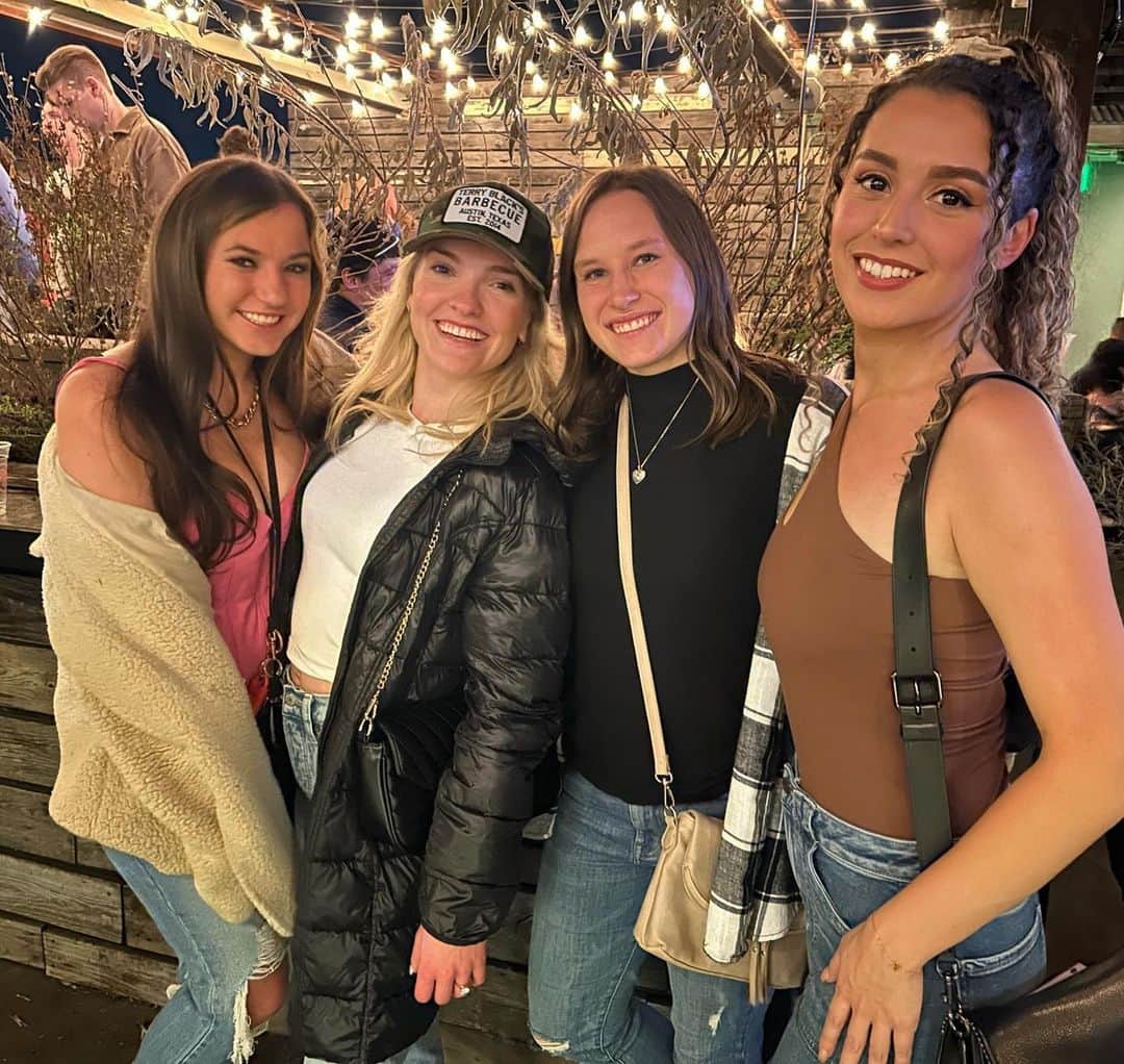 ブレナ・ダウエルのインスタグラム：「A weekend full of making memories, rekindling, and new adventures!! #girlstrip2023 💕」