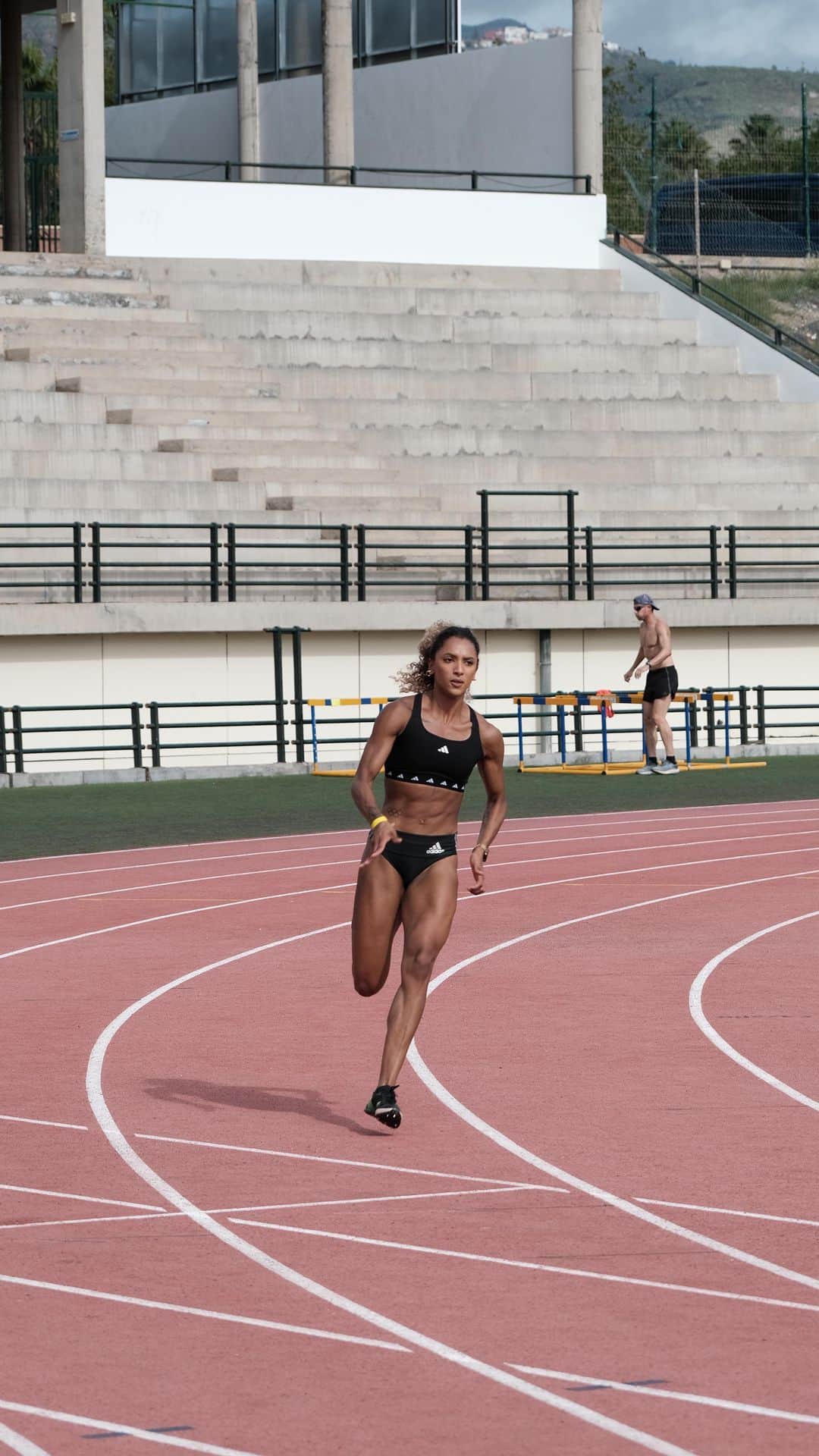 Laviai NIELSENのインスタグラム：「speed endurance daysssss ❤️‍🔥🏃🏽‍♀️」