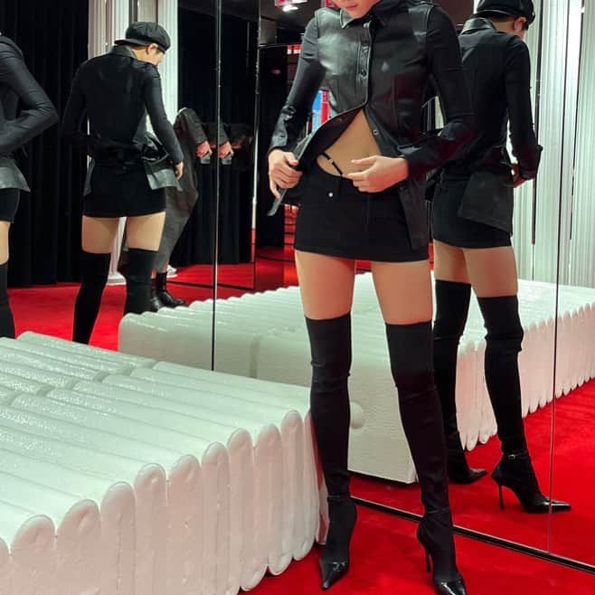 チョン・ソヒョンのインスタグラム：「😎」