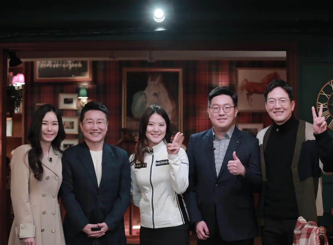 のインスタグラム：「💚 Jtbc골프에서 새롭게 시작하는 "클럽하우스" 촬영을 다양한 전문가분들과 함께 했습니다. 골프계 이슈에 대해 다양한 시각으로 이야기를 나눌 수 있는 시간이었어서 개인적으로는 배우고 느끼는바가 많았습니다. 골프팬 여러분들께서도 분명히 사랑해주실 프로그램이 될것 같아서,그 시작을 함께 한것에 대한 기쁨이 있네요! 기대해주세요❣️」