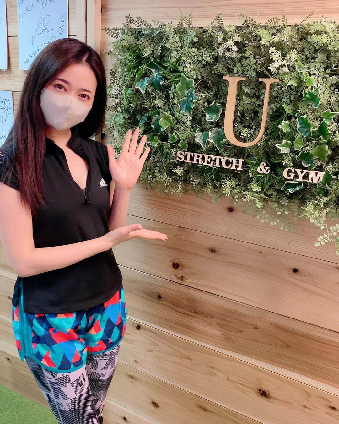 山口愛実のインスタグラム：「Uストレッチ&ジムさん2回目！ 今回はトレーニング💪 めっちゃキツかったー😆てか自分の筋力が無さすぎてヤバかったです💦 でもトレーナーさんが教え方も励まし方も上手くて根性なしの私でも最後まで頑張れました！！  反り腰を指摘されて意識的に姿勢を直してるつもりでしたが、自分がトレーニングしてるの動画で見直すとまだまだ腰が入ってて反省、反り腰だと前モモに力が入って脚太りや下っ腹太りの原因になるって教えてもらったり、どこに普段から力を意識して生活したら良いかとか食事のアドバイスなんかも細かく頂けました。  引き続き、Uストレッチ&ジムさんに通って筋力つけたいと思います✨✨  @u_stretch.official  @u_gym.official  @watanabe.0130」