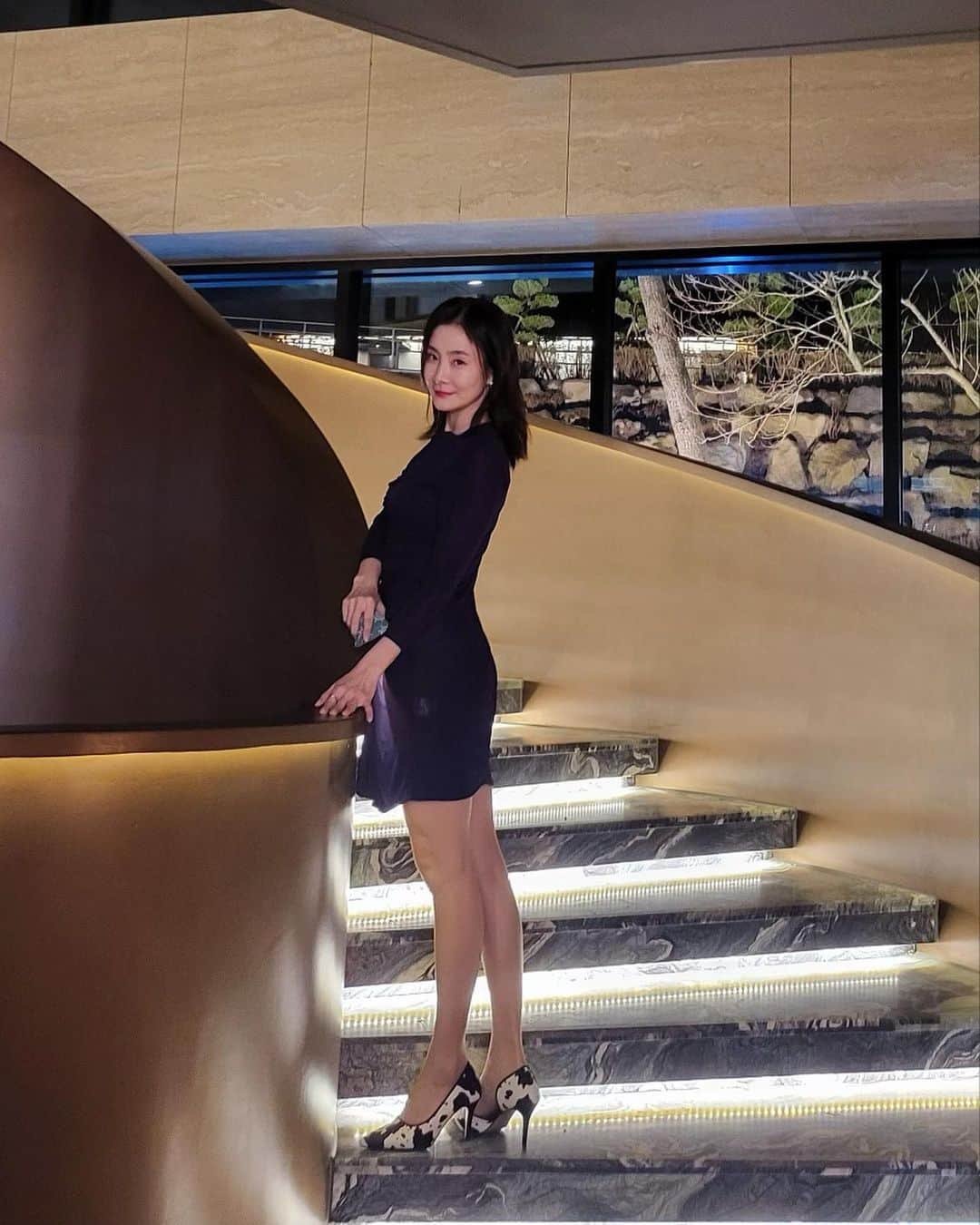 パク・ヒョジュのインスタグラム：「손엔 손난로는 이식한줄🔥  #세라언니촬영중#영화필사의추적🎬」