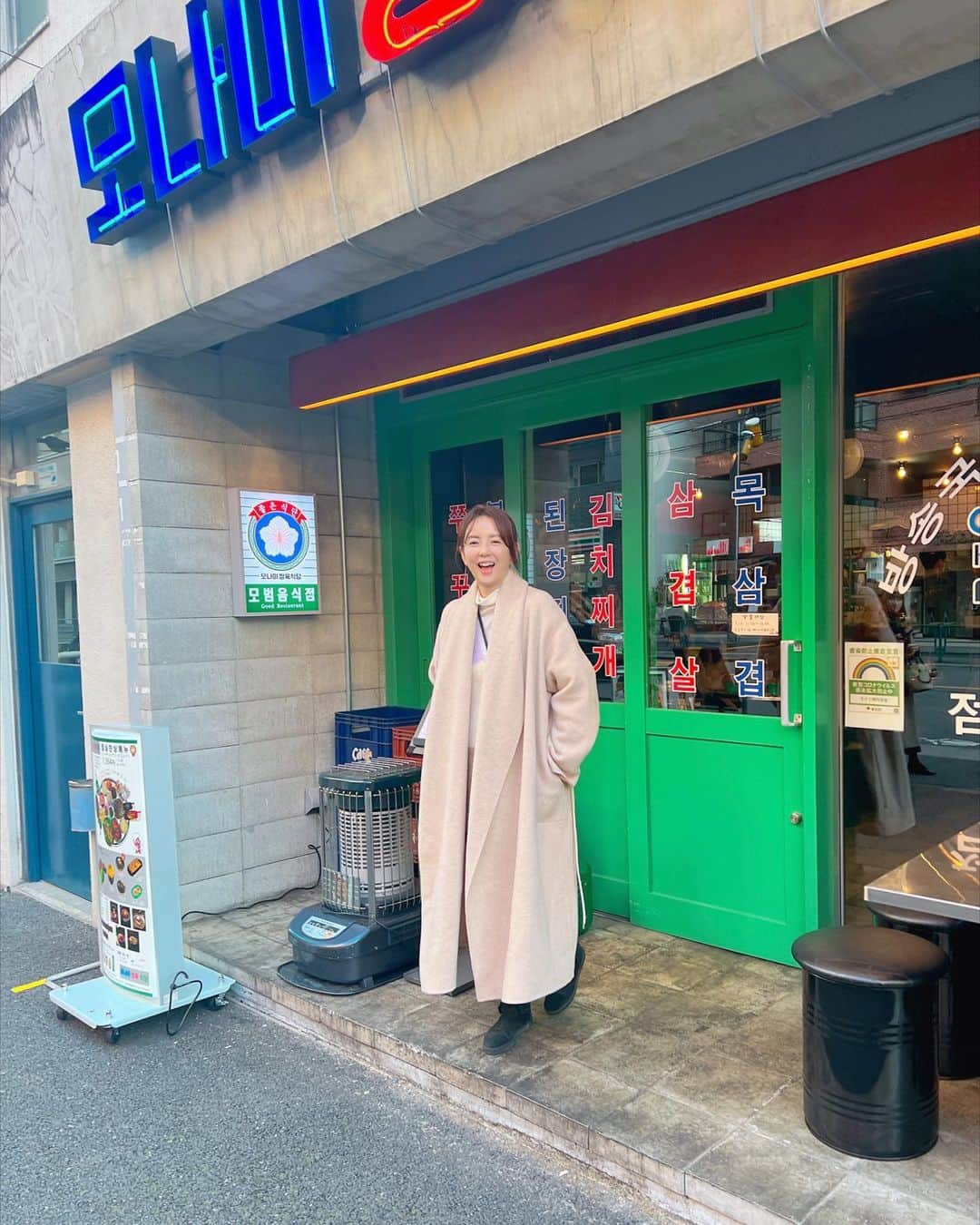吉村美紀さんのインスタグラム写真 - (吉村美紀Instagram)「@maeyuka ちゃんと。 恵比寿にあるモナミ食堂でランチ！ 色々な食材を自分でアレンジしてビビンバにして食べました。 美味しかった〜 まるで韓国に旅行にきた気分！ なぜかお盆の上にヤクルトが乗ってるのがおもしろかった^_^  #恵比寿ランチ #モナミ食堂 #韓国」1月18日 17時01分 - lespros_miki