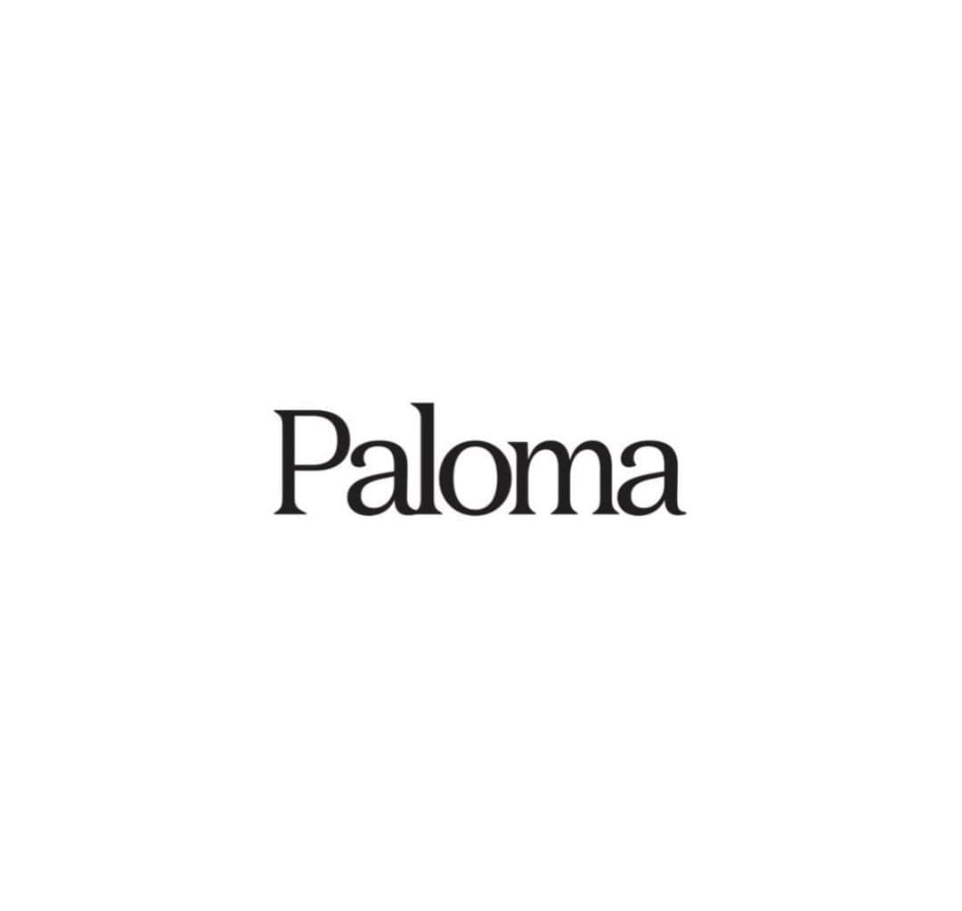 平大路えみのインスタグラム：「みなさま♥︎  本日Palomaのショッピングサイトがオープンしました。  だいぶゆっくりしてしまいましたが、 大事に大事に作ったお洋服を、みなさまにお届けできると思うと、とても嬉しいです。  まずは、ニットドレスから。 素材のこだわりのため、 糸を何度も変えて、カタチも何度も修正を加えて。  出来上がったら1年以上、日々実際に着用して。 旅もして。 お洗濯もしてみて。 色んなシチュエーションで役に立ってくれたドレス。  あぁ、このドレスがあってよかったな、と、思う瞬間が来たので、みなさまにお届けします。  なんだかんだ、こればっかり着ちゃうなぁ♥︎ すごく長い間着ているなぁ。  みなさまにとってPalomaのお洋服たちが、そんな存在になれたら嬉しいです。  ぜひ、チェックしてみてください♥︎」