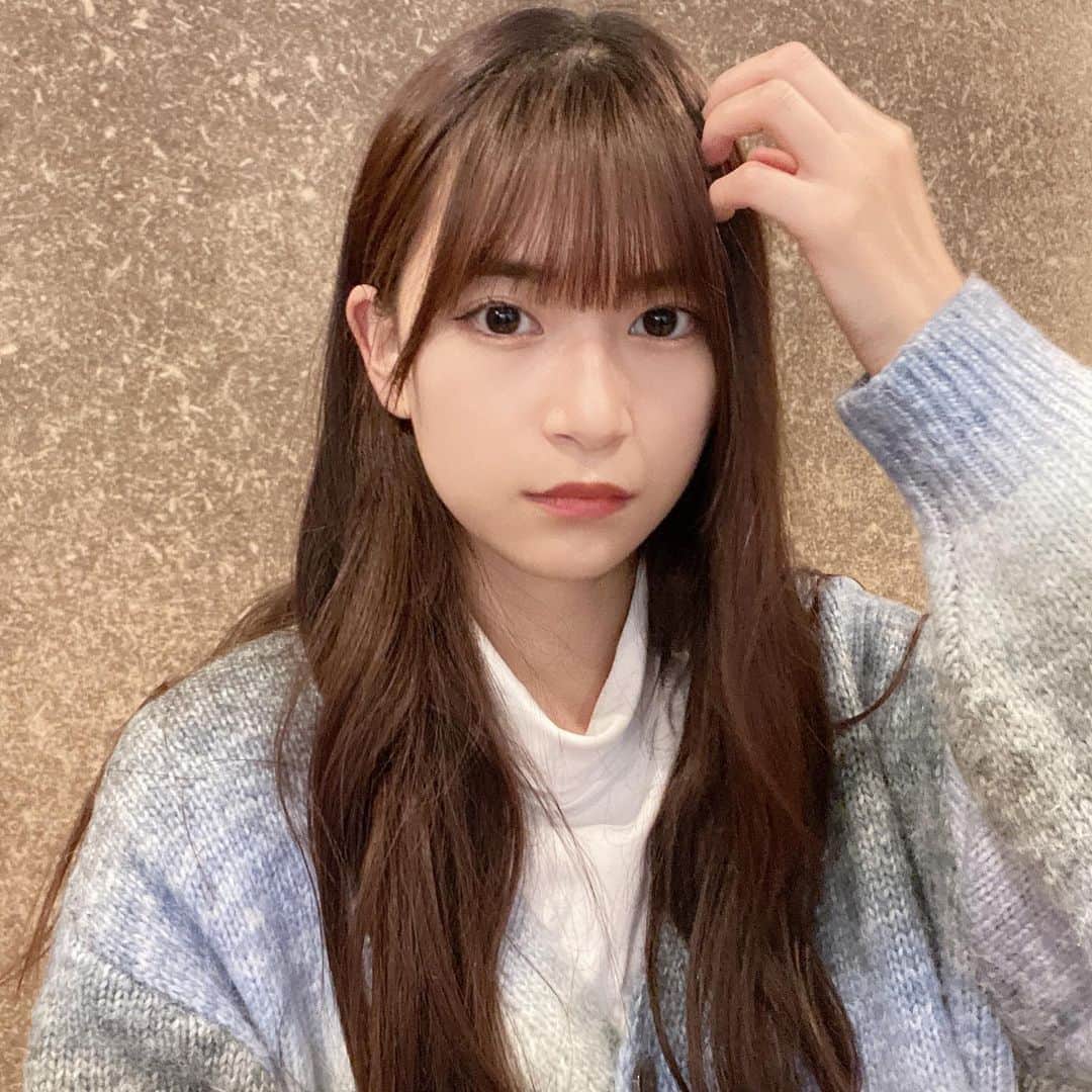 杉山緋那のインスタグラム：「髪の毛が湿気に負けやすくて悩み(；；)」