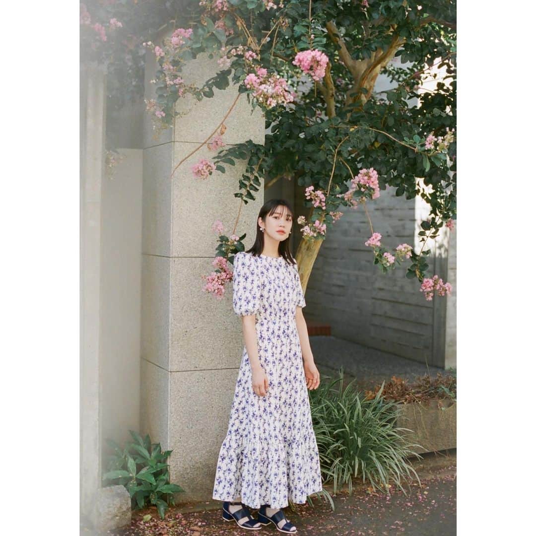 のインスタグラム：「☺︎お知らせ☺︎  久しぶりに舞台に出演します 今からとっても緊張しております 頑張りますので是非。  私はBキャストです。  ◎演劇ユニット　ブッカーズ 「サンブンノイチ」  原作：木下半太 演出：ブッカーズ    ⚫︎公演日程 2023年3月1日〜5日    1/27日チケット販売開始   料金前売り￥6000-  　　　当日￥6500-    ⚫︎劇場新宿シアターモリエール    ⚫︎出演シングルキャスト賀集利樹    ⚫︎Aキャスト　1日19:00~　3日16:00~　４日19:00~  小松準弥 水口早香   ⚫︎Bキャスト　2日19:00~　4日13:00~　5日16:00~  加村真美 竹下　健人   ⚫︎Cキャスト　3日19:00~　4日16;00~　5日13:00~  百成　瑛 大原　万由子  チケット販売フォーム等今後の詳しい情報は  https://stage.corich.jp/troupe/29293」