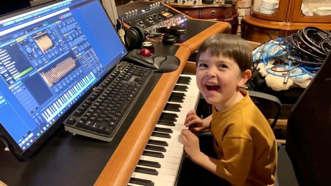 Leiki Uedaのインスタグラム：「My son Joel enjoying Vengeance Avenger - a great synthesizer!」