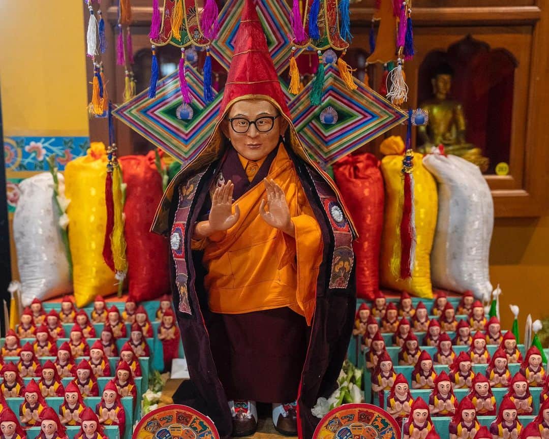 ダライ・ラマ14世さんのインスタグラム写真 - (ダライ・ラマ14世Instagram)「Long life offering ceremony to HHDL by Nyingma tradition of Tibetan Buddhism at Palgyul Namdroling Monastery in Bodhgaya, Bihar, India on January 18, 2023. #dalailama #bodhgaya」1月18日 18時29分 - dalailama