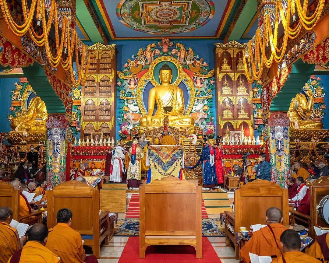 ダライ・ラマ14世さんのインスタグラム写真 - (ダライ・ラマ14世Instagram)「Long life offering ceremony to HHDL by Nyingma tradition of Tibetan Buddhism at Palgyul Namdroling Monastery in Bodhgaya, Bihar, India on January 18, 2023. #dalailama #bodhgaya」1月18日 18時29分 - dalailama