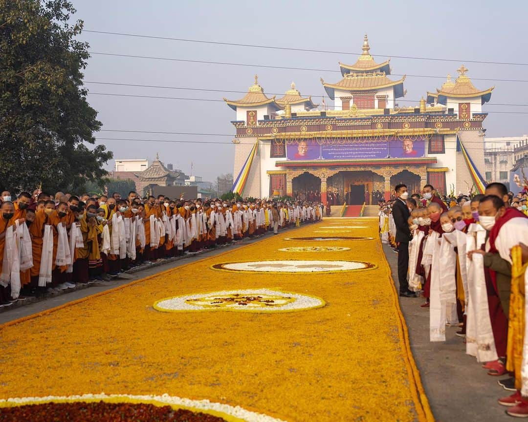 ダライ・ラマ14世のインスタグラム：「Long life offering ceremony to HHDL by Nyingma tradition of Tibetan Buddhism at Palgyul Namdroling Monastery in Bodhgaya, Bihar, India on January 18, 2023. #dalailama #bodhgaya」