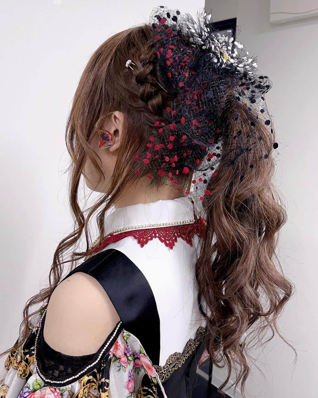 奏音69のインスタグラム：「なんかすごいポニーテール。  #ヘアメイク #ヘアアレンジ #ヘアスタイル #ポニーテール」