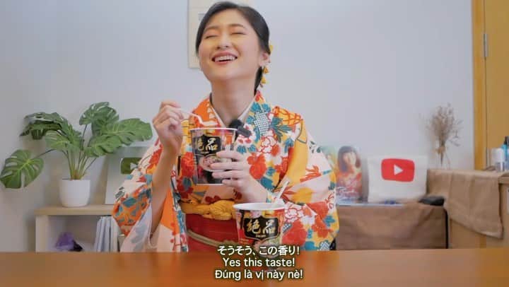 Akariのインスタグラム：「Các bạn ơi! Akari có một tin vui muốn được chia sẻ Akari rất hạnh phúc khi là Đại sứ thương hiệu cho sản phẩm Mì Zeppin, sản phẩm mới ra mắt của Acecook Việt Nam.🥰 Mì Zeppin là sản phẩm chuẩn hương vị ramen truyền thống Nhật Bản với giá bán chỉ 12,000VND và hiện đang được bán trên toàn quốc.🤩 Hãy cùng với Akari: Ăn mì Nhật, chọn Zeppin nhé♪  Đây là video Akari đi mua sắm Tết và sản phẩm Zeppin nè, mọi người cùng xem nhé! 🥰 Video bản full ở dưới đây  Cùng Akari mặc Kimono đi mua sắm Tết ở Việt Nam ▷ https://youtu.be/XA6LpXZfCys   みなさん！嬉しいお知らせです🥳この度、エースコックの新商品「絶品」のアンバサダーに選ばれました🎉 「絶品」とは、日本のラーメンの定番の味を、12,000VNDというお手頃価格でベトナムで食べれる商品です。私はラーメンが好きなので、みんなにこの日本の味「絶品」の美味しさを正式に宣伝できて、とっても嬉しいです🥹✨ みなさん、ぜひ一緒に食べてこの日本の味を楽しみましょう〜♪ 今回はその動画の第一弾。ぜひYouTubeでフルバージョンを見てみてね〜🙋‍♀️ ベトナムのイオンでお正月のお買い物▷ https://youtu.be/XA6LpXZfCys」