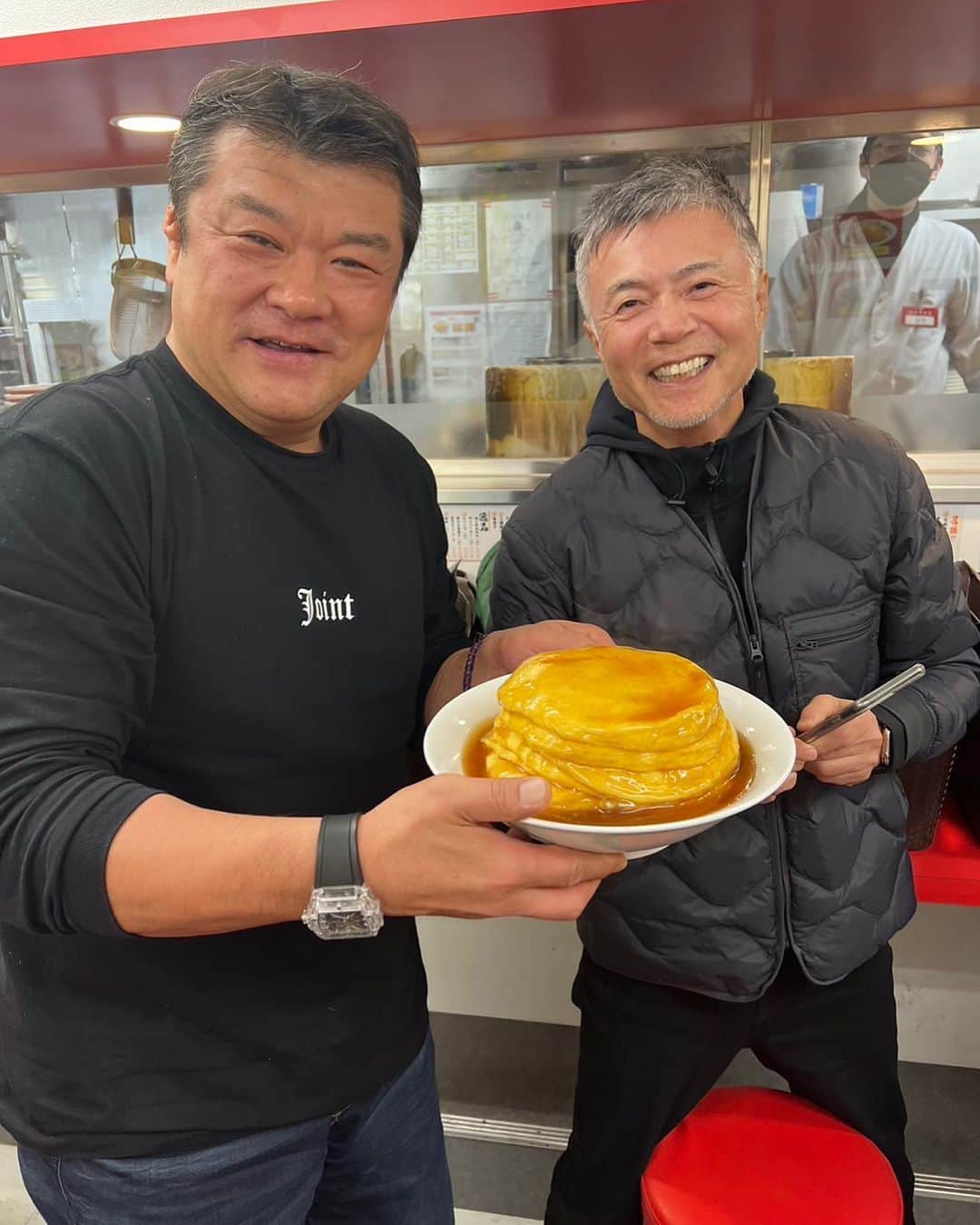 吉田秀彦のインスタグラム：「大阪王将 天津飯の日に文野会長と天津飯を食べました！（笑） #卵8枚乗せ #大阪王将 #パーク24 #荏原町駅前店」