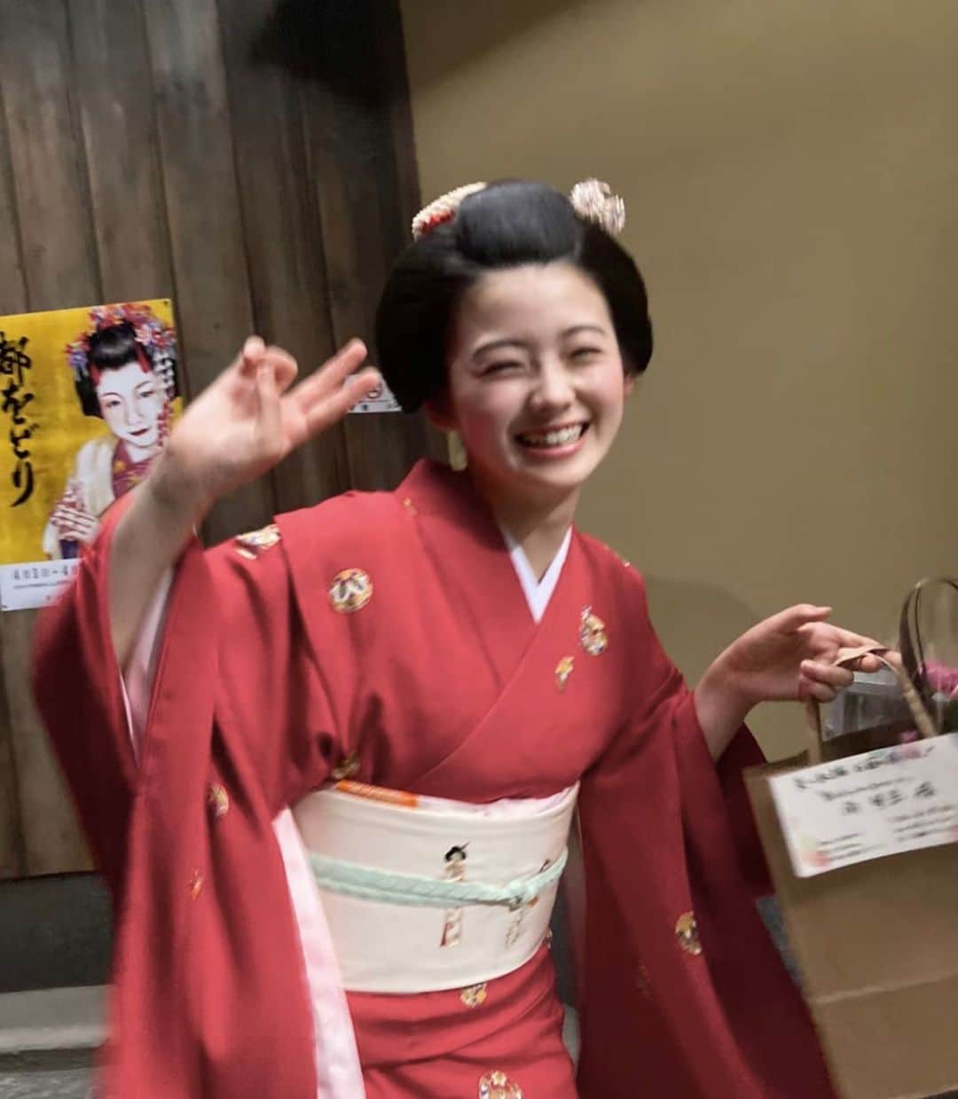 南琴奈のインスタグラム：「#舞妓さんちのまかないさん  クランクアップの時の！ 素敵なプレゼントまで頂いてにっこにこ〜なわたし」