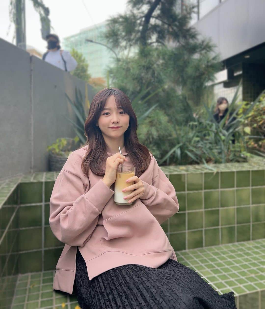 のインスタグラム：「. 前髪われてる」