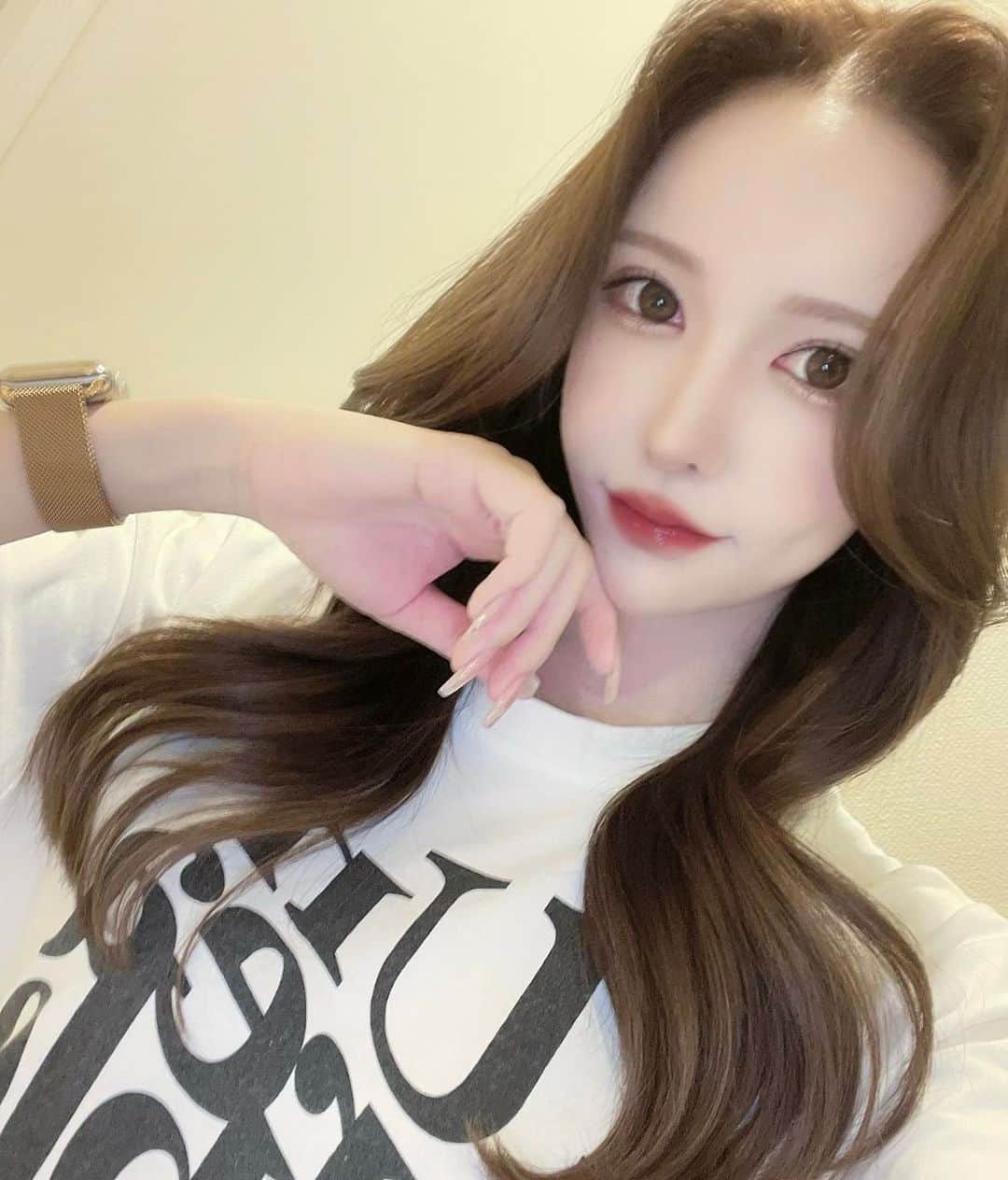 ANNAのインスタグラム：「やっと顔中のホクロとってきた🕶️ 10ヶ所も…(°_°)年々ホクロ増えてきてめちゃくちゃストレス💧 早く傷きれいになれー🩹🥺（写真は関係ない）  ⁡ ⁡ ⁡ ⁡ ⁡ ⁡ ⁡ ⁡ ⁡  #ootd#selfie#daily#dailylook#오오티디#데일리룩#코디#좋아요#좋아요반사#패션스타그램#셀스타그램#셀카#韓国ファッション#韓国メイク」