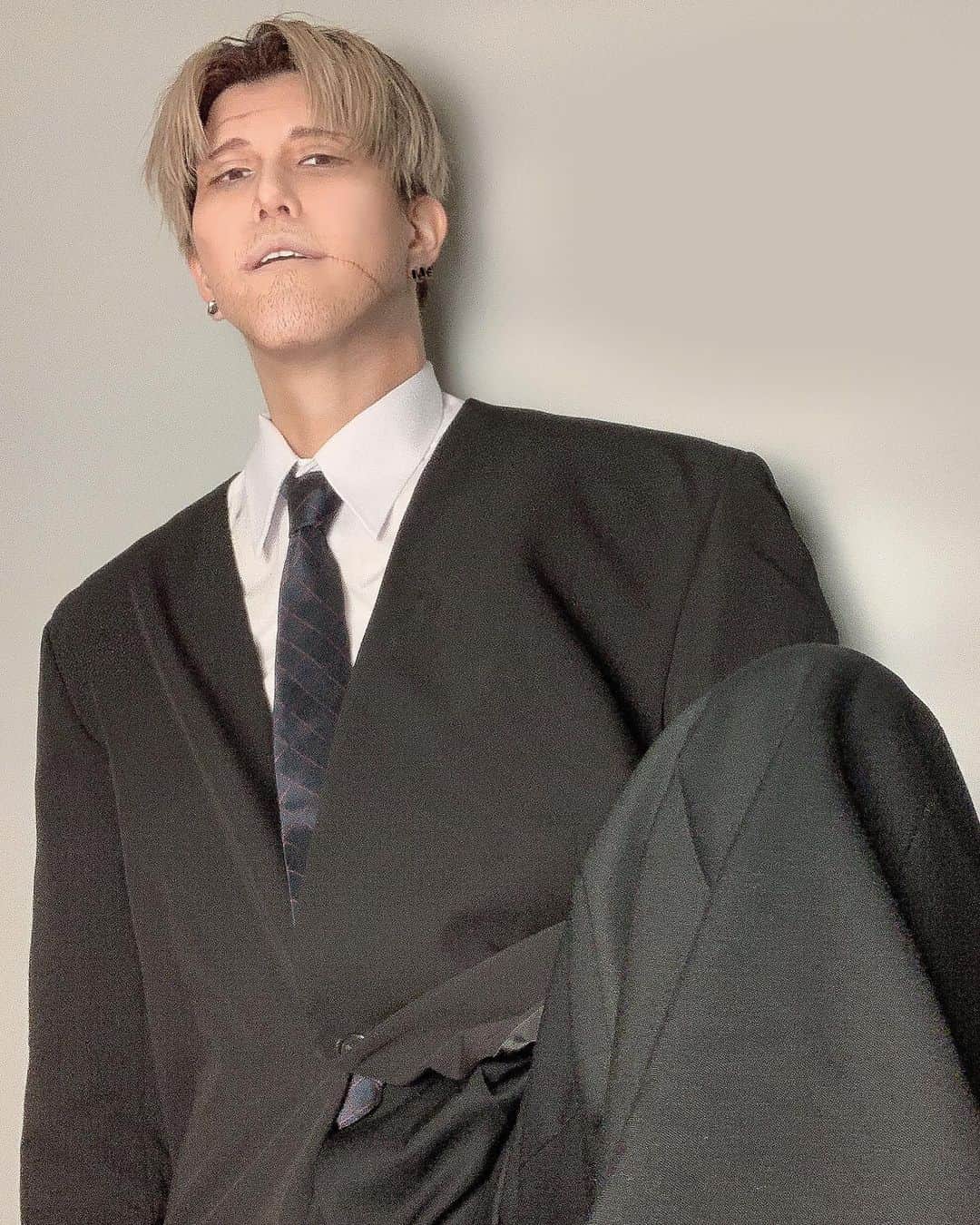 のインスタグラム：「チェンソーマン / 岸辺 CHAINSAW MAN / KISHIBE  #cosplay #cosplayer #chainsawman #chainsawmancosplay #chainsawmankishibe #chainsawmankishibecosplay #コスプレ #チェンソーマン #チェンソーマンコスプレ #岸辺コスプレ」