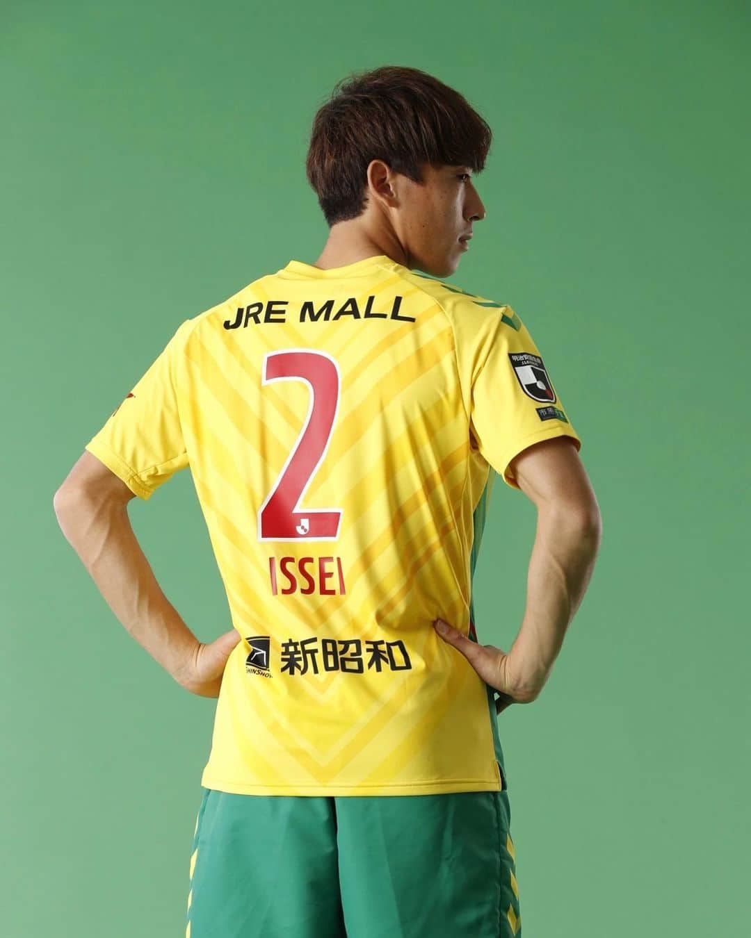 高橋壱晟さんのインスタグラム写真 - (高橋壱晟Instagram)「.  2023シーズンは背番号2番で戦うことになりました。 覚悟を持って頑張ります。 スタジアムで僕のユニフォームを着て、後押ししてください‼️  アウェーユニフォームも格好良くて、お気に入りです👍  #jefunited #ジェフ千葉  #hummel」1月18日 20時15分 - iiiiissei32