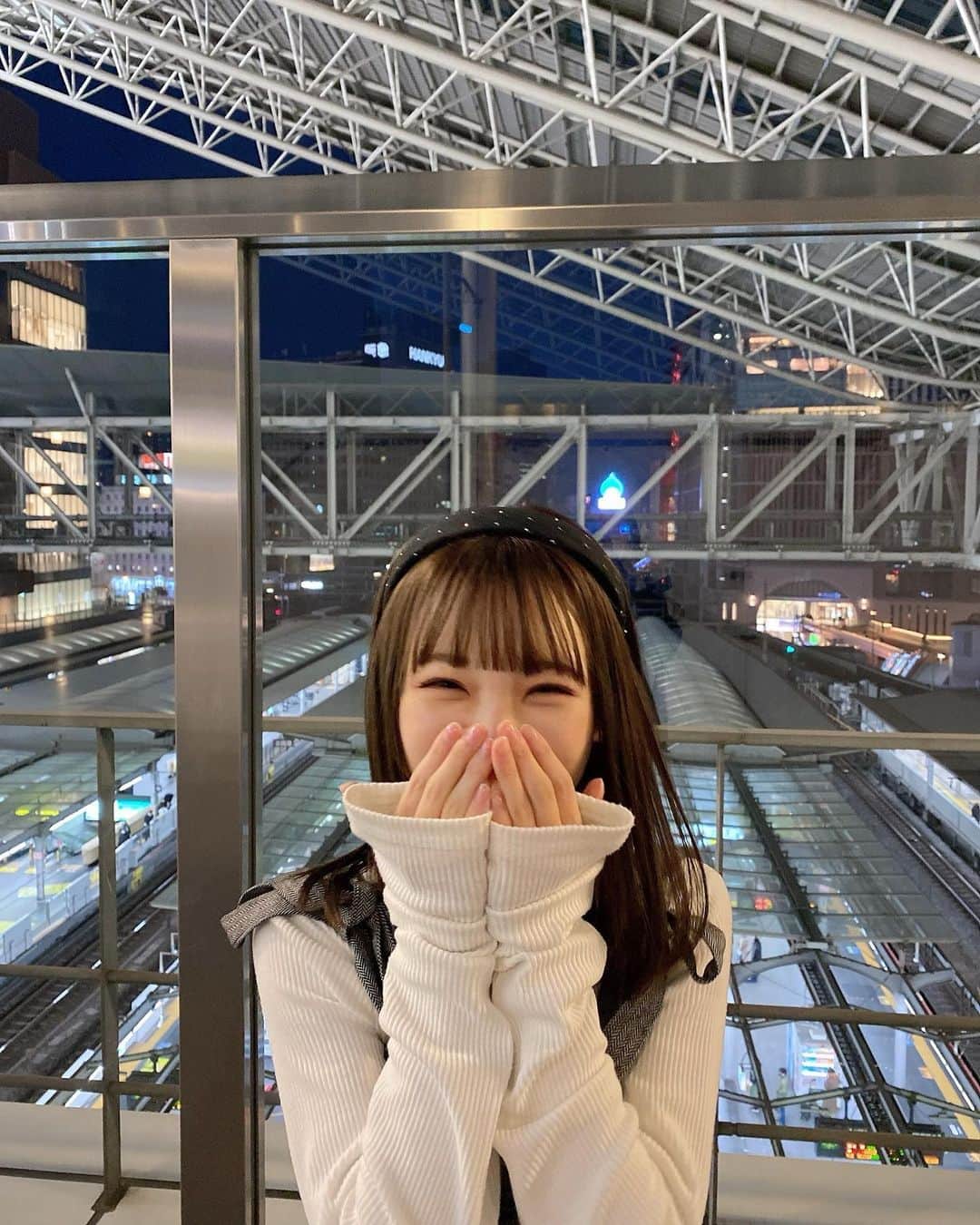 のインスタグラム：「必殺上目遣い(⸝⸝o̴̶̷᷄ o̴̶̷̥᷅⸝⸝)！！！効いた？？？ ⠀ ⠀ ⠀ ⠀ ⠀ ルシーダで買ったスニーカーがスニーカーと思われへんくらい上品で大優勝❕最近で1番いい買い物した❕♡  （ photo by いもうと ）  #彼女の私服がかわいい #低身長コーデ #sサイズコーデ #156cm #ガーリーコーデ #フレンチガーリー #セットアップ #treatürself #niceclaup #ナイスクラップ #lucida #ルシーダ #スニーカー #カチューシャ #🎀」
