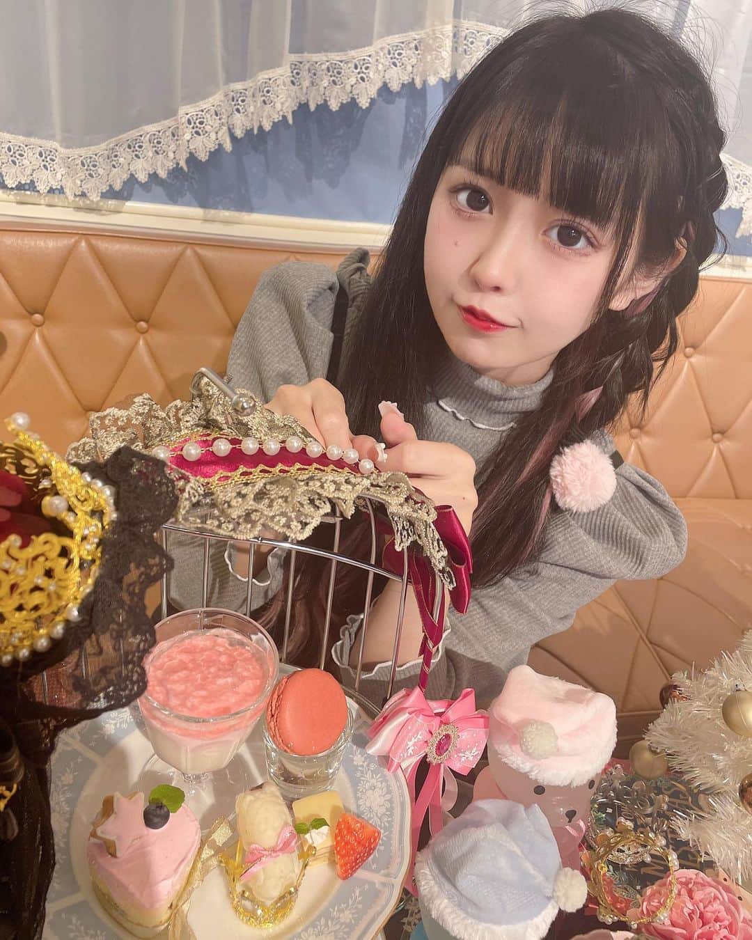 兎凪さやかのインスタグラム：「このあいだスーパー可愛いカフェ行った🥹🎀 可愛い空間さいこう、ずっとテンション上がってた、お店の人もとっても優しかった🥲🎀」