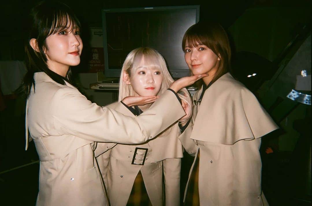 小池美波のインスタグラム：「はぶちゃんとおてのりみいこゆみこ。🧸」