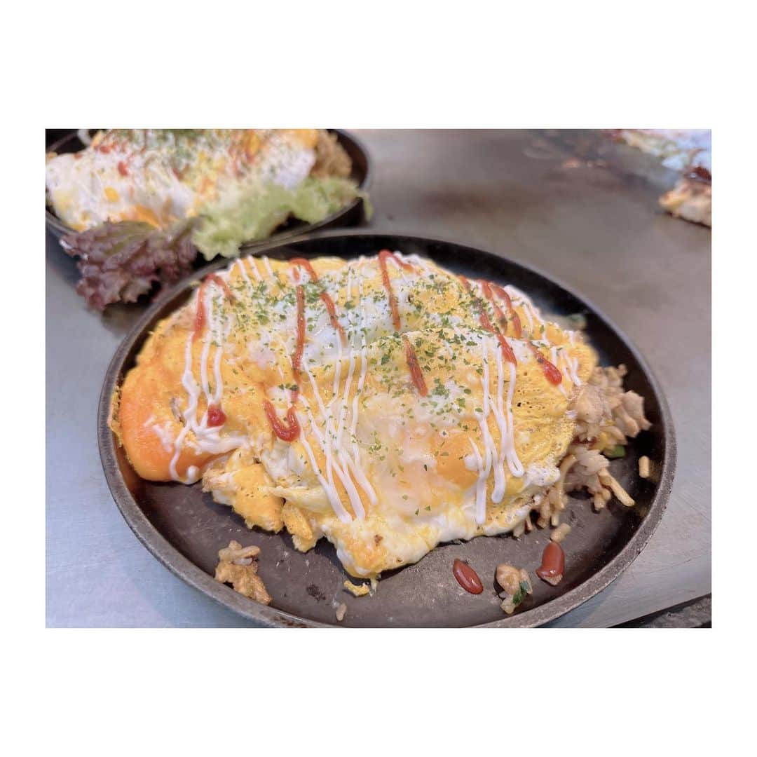 石井奏美のインスタグラム：「久々にロケ合間のご飯シリーズ🍚  玉野市で食べたオムそば✨ 米と麺って意外と合って罪な味…🥹笑  卵とろとろで美味しかったです🍳  #岡山#岡山グルメ#玉野#玉野グルメ」