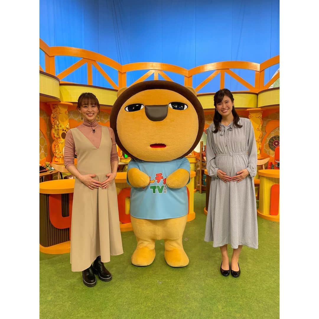 のインスタグラム：「. よんチャンTVでご一緒させて頂いている 元体操選手の #田中理恵 さんと☺️ 同じく春頃の出産予定だそうです🕊💓 なんだかとっても平和なショットになりました😂 お互いがんばりましょうね、と話しました🥹」