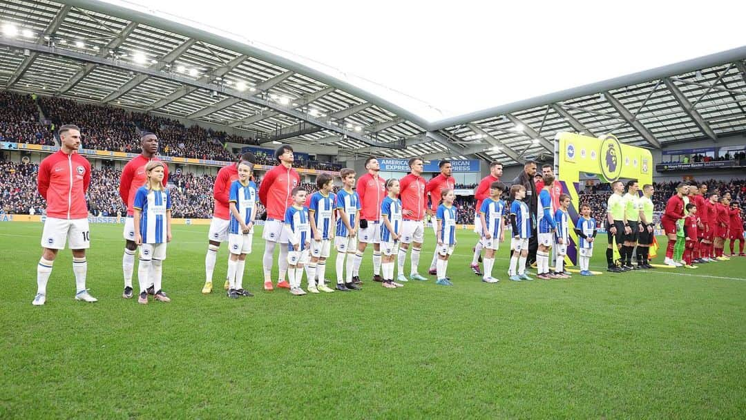 アダム・ララーナのインスタグラム：「#BHAFC #TEAM 💙🤍」