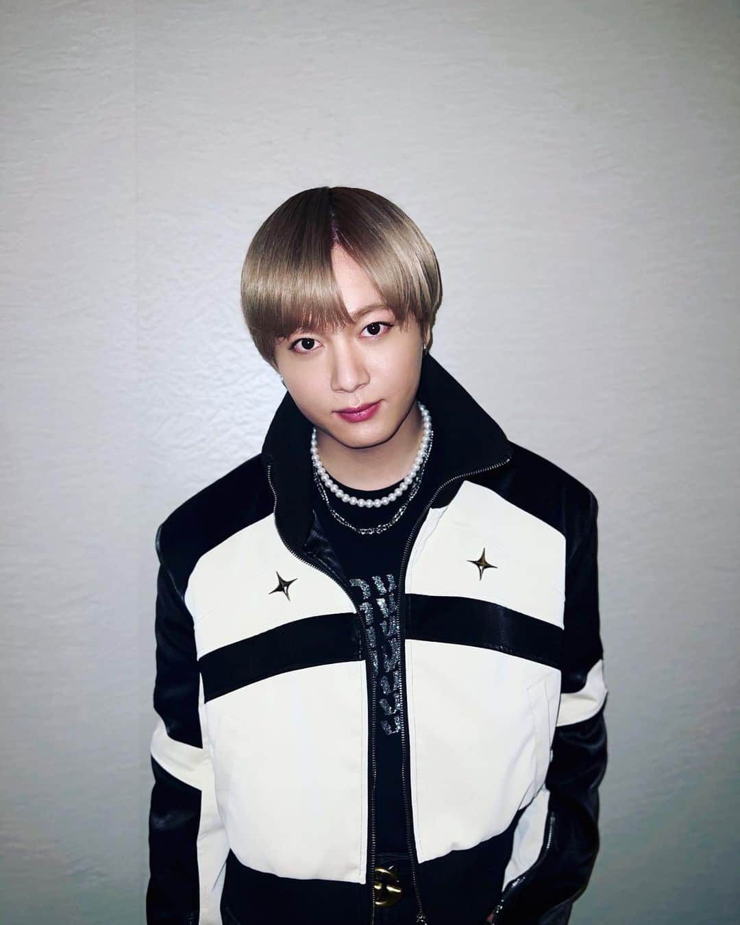 のインスタグラム：「アンコール2023オフショを一足先に📷  衣装 @life_desire.official  カットカラー @kumehairartist   #アンコール2023 #内海大輔 #ソンモ」