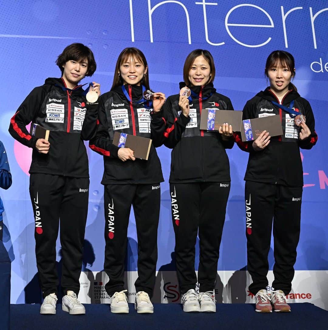 東晟良のインスタグラム：「CIP(Challenge International de Paris)🇫🇷🤺 団体🥉、個人18位  個人戦は思うような自分のプレーができなくてtop32で負けてしまいましたが、団体は目標としていたメダルを獲得することができて嬉しいです😬 チームのみんな、コーチ、応援してくれた人達に感謝しています！ ありがとうございました🫶🏼  来月はワールドカップとグランプリ大会の2大会あるのでしっかりと練習して、メダル獲得に向けて頑張ります💪💪 これからも応援よろしくお願いします🫡  Ⓒ日本フェンシング協会/Augusto Bizzi/FIE  #fencing#フェンシング#女子フルーレ#フランス#パリ#ワールドカップ  協会スポンサー #JAL #NISSAN #SLcreations #キンライサー #KOWA #やまや #長谷工グループ #三洋紙業 #KYOWA #鈴与グループ #propertyagent #共同カイテック #四代目菊川  個人スポンサー #ナイキ#nike #みらいオーナーズスタイル #GFA」