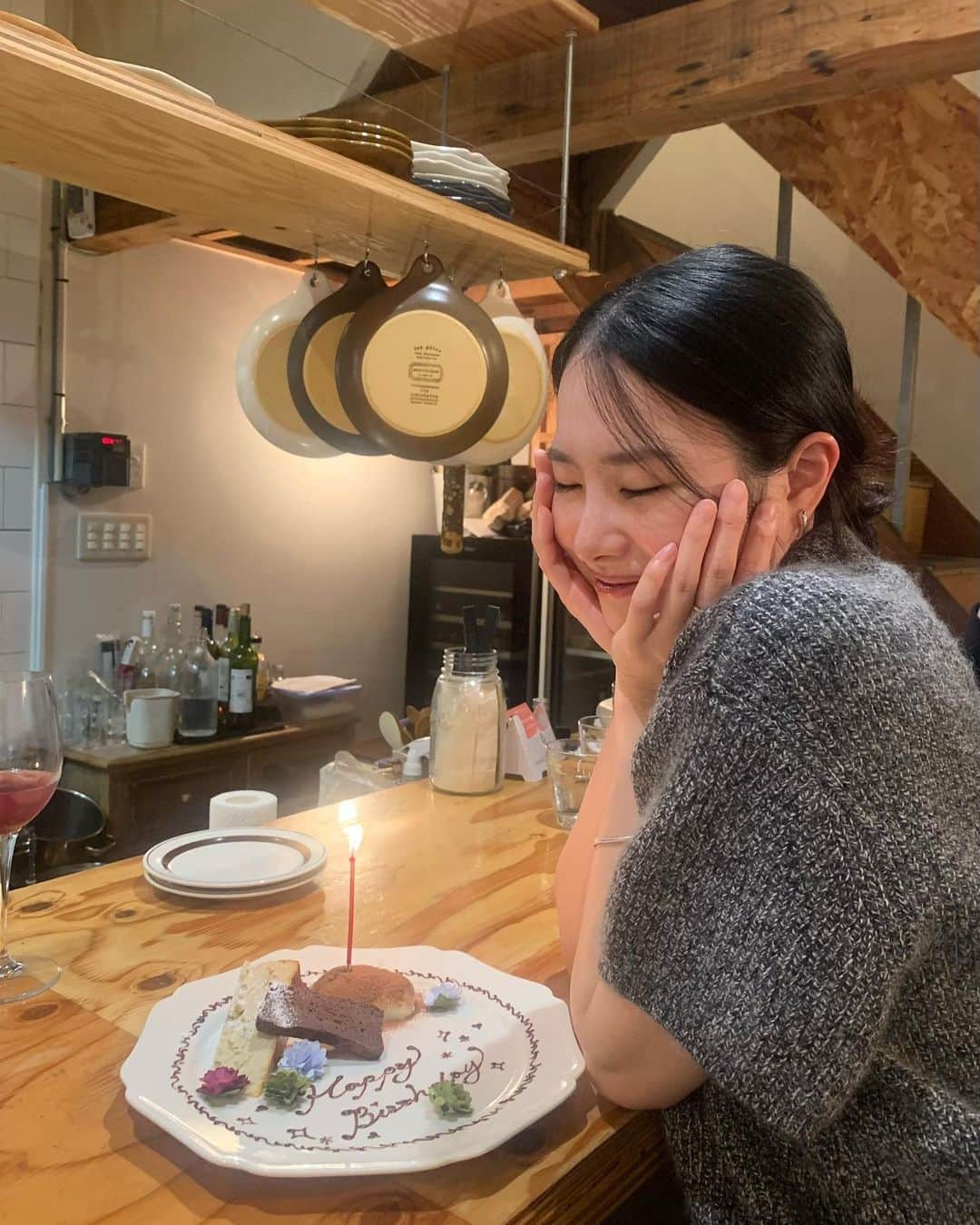 平野沙羅のインスタグラム：「本日24歳になりました！ 今年は年女ということもありアクティブに動いていこうと思います🐰 これからもよろしくお願いします！」