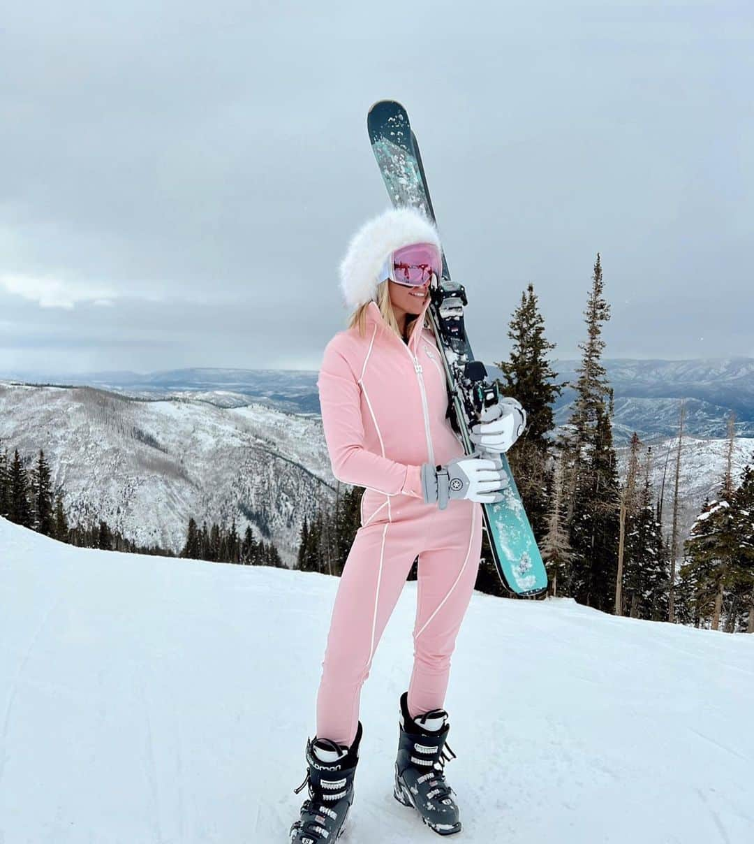 アシュリー・ウィルソンのインスタグラム：「Aspen never disappoints ⛷️⛷️⛷️」