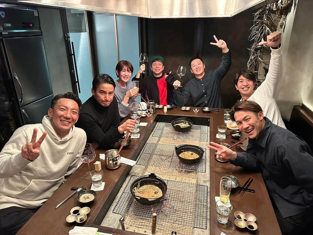 西岡剛さんのインスタグラム写真 - (西岡剛Instagram)「同級生の方達と食事会してきました😊 1984年85年の同学年です  同級生で集まれるってなかなかなく 皆さん目的持って頑張ってて渋い👍  刺激ある時間でした🫡  田中大貴さんだけ先輩🤣 MC最高でした😊  お店はジビエ料理食べれるお店 #kotatsu  さん美味しかったです！  #音楽プロデューサー #宗本康兵  #東京ヤクルトスワローズ  #嶋基宏  #競泳#バタフライ #松田丈志  #バレーボール #栗原恵 #スピードスケート #加藤条治 #西岡剛 #田中大貴」1月19日 9時59分 - tsuyoshinishioka_official