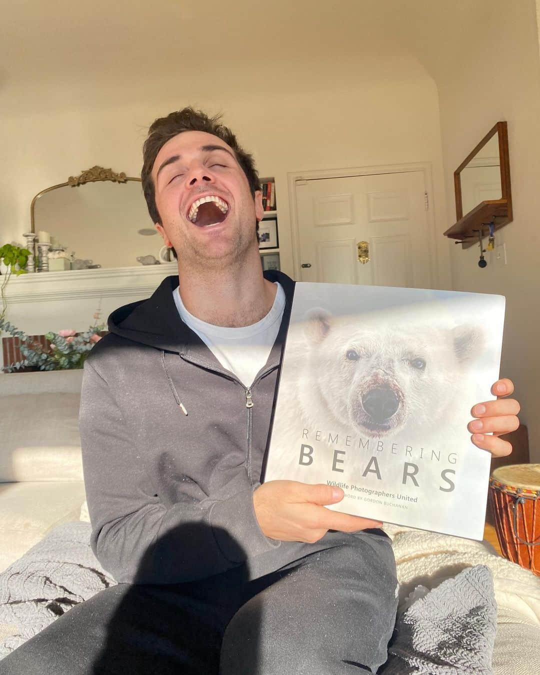 ボー・マーショフさんのインスタグラム写真 - (ボー・マーショフInstagram)「The REMEMBERING BEARS book is filled with awe-inspiring photos of the last eight remaining bear species spread throughout the world. Sadly, six are listed as vulnerable or endangered. Pressures from the climate crisis, human-wildlife conflict, illegal zoos, pet trafficking and the bear bile industry, are putting them at risk. We can all make a difference.  Help to protect Bears by ordering your copy of Remembering Bears today at www.buyrememberingwildlife.com 100% of all profits go directly to vetted programs committed to protecting bears #RememberingBears or go to @RememberingWildlife for purchase info.」1月19日 1時34分 - beau_mirchoff