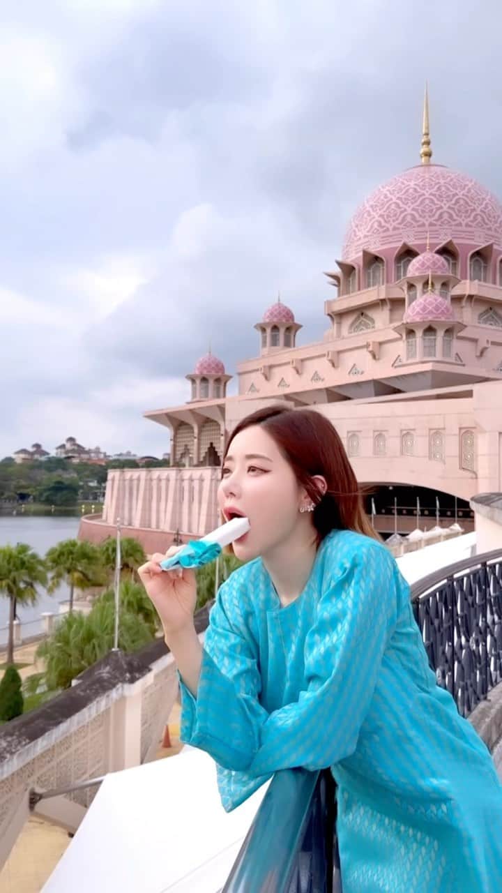Dj Sodaのインスタグラム：「Sodapops in Wonderland colored in sky blue🍦👗💕」