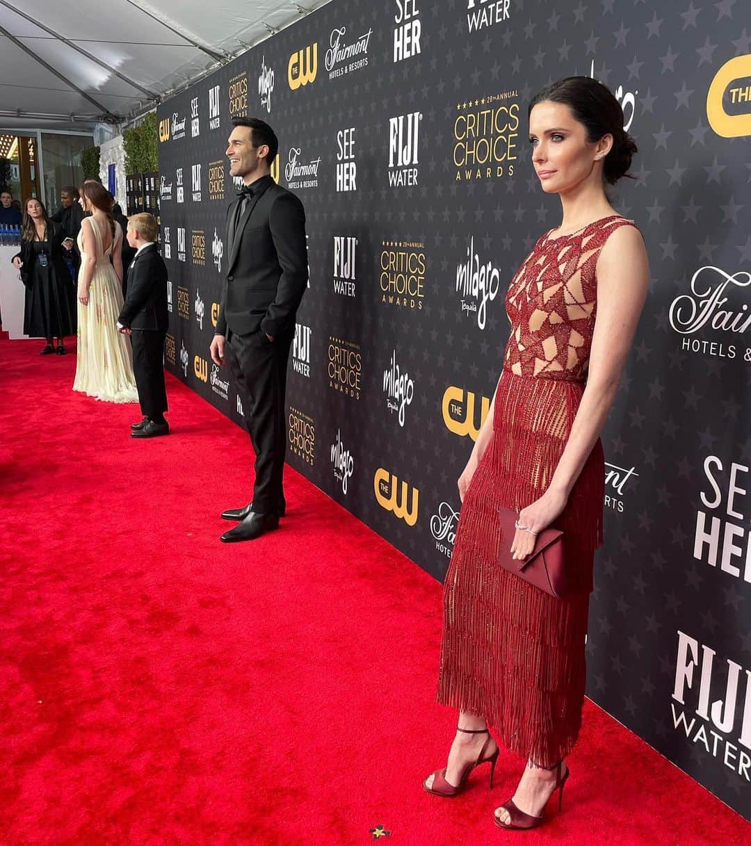 ビッツィー・トゥロックさんのインスタグラム写真 - (ビッツィー・トゥロックInstagram)「I had such a wonderful time presenting at the @criticschoice awards on Sunday night ❤️ � Thank you to the magical Lena Bratschi at @Carasoin for making my skin glow with the light of a thousand suns (and for my first experience with dermaplaning!), to stylist @taraswennen @thewallgroup for knocking it out of the park on our first event together 💃🏻 👗: @maisonyeya by @yasmine.yeya  👠: @louboutinworld  👝: @tylerellisofficial  💍: @messikajewelry  Hair: @josephchase @tmgla 💄: @karanmitchellmua @sgskinedition for my fave travel HA mist @lymalife for inventing the best at home laser ever - it’s 100X more powerful than LED and perfect for red carpet prep. And thank you to my bestie @realbreeturner for being such a perfect date 😍  Congrats to all the nominees and winners  ❤️❤️❤️」1月19日 3時41分 - bitsietulloch