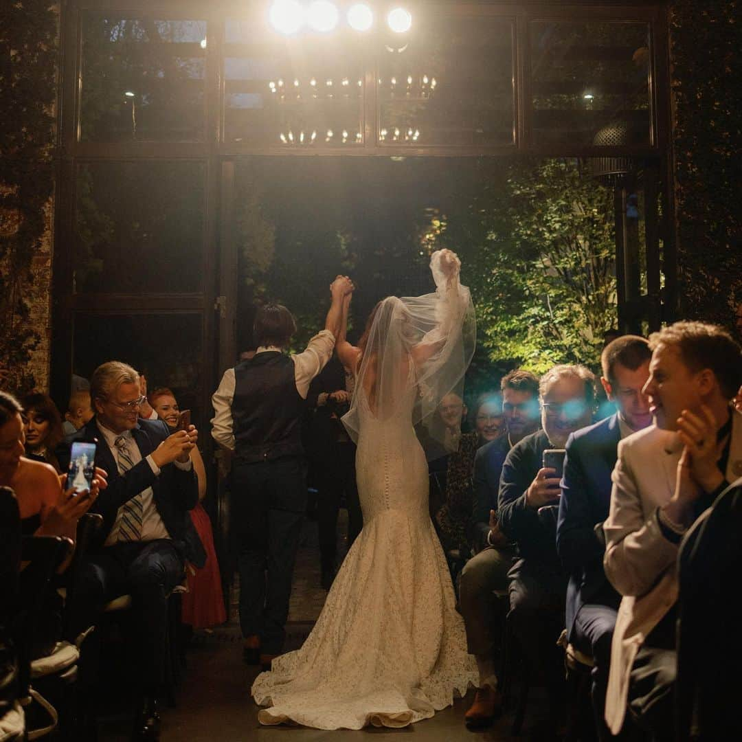 トム・ペインさんのインスタグラム写真 - (トム・ペインInstagram)「THE CEREMONY: Technically this was the second time Jennifer and I got hitched. The first was a very small occasion at our house in 2020. But we were determined to have the ceremony we planned in front of our friends and family. Honestly I’m glad we had the first time as preparation because at least then we had some kind of an idea of how emotional we would be! We were so happy that Lou agreed to officiate and he kicked off the whole event with fun, laughter and his own inimitable style. We kept things simple. Lou read a poem he had chosen, Jennifer couldn’t speak but I said a few words, we exchanged rings and then we had the first big surprise of the evening for everyone….」1月19日 4時08分 - thetompayne